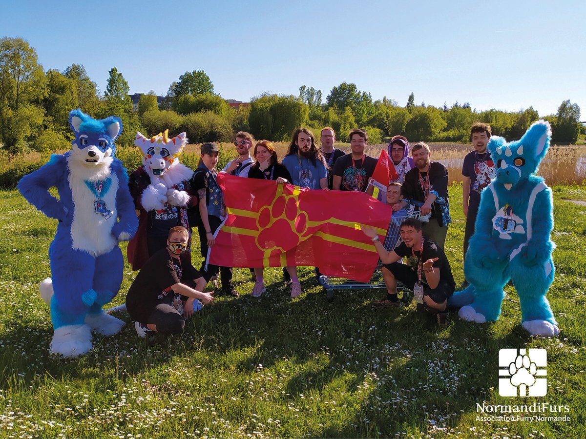NormandiFurs's tweet photo. Bien que la @FauntasticCon soit bien loin de notre belle région, nous avons pu trouver quelques membres de l'association🐾 
...et un cadis

📸: @draconythefurry https://t.co/nwCaKHtzb1