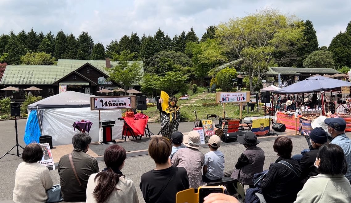 BarWazuma's tweet photo. 4/30,5/1の2日間、久住花公園さんで出演してきました！　
＃変面
＃マジックバーWazuma https://t.co/7f6Czucfht