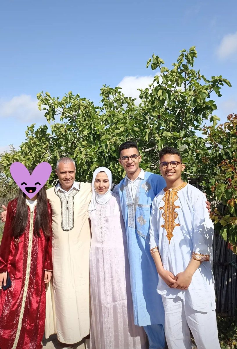 badrfekkar1's tweet photo. My family wishes you Aid moubarak said 💙 https://t.co/iNV5RHF3Uw