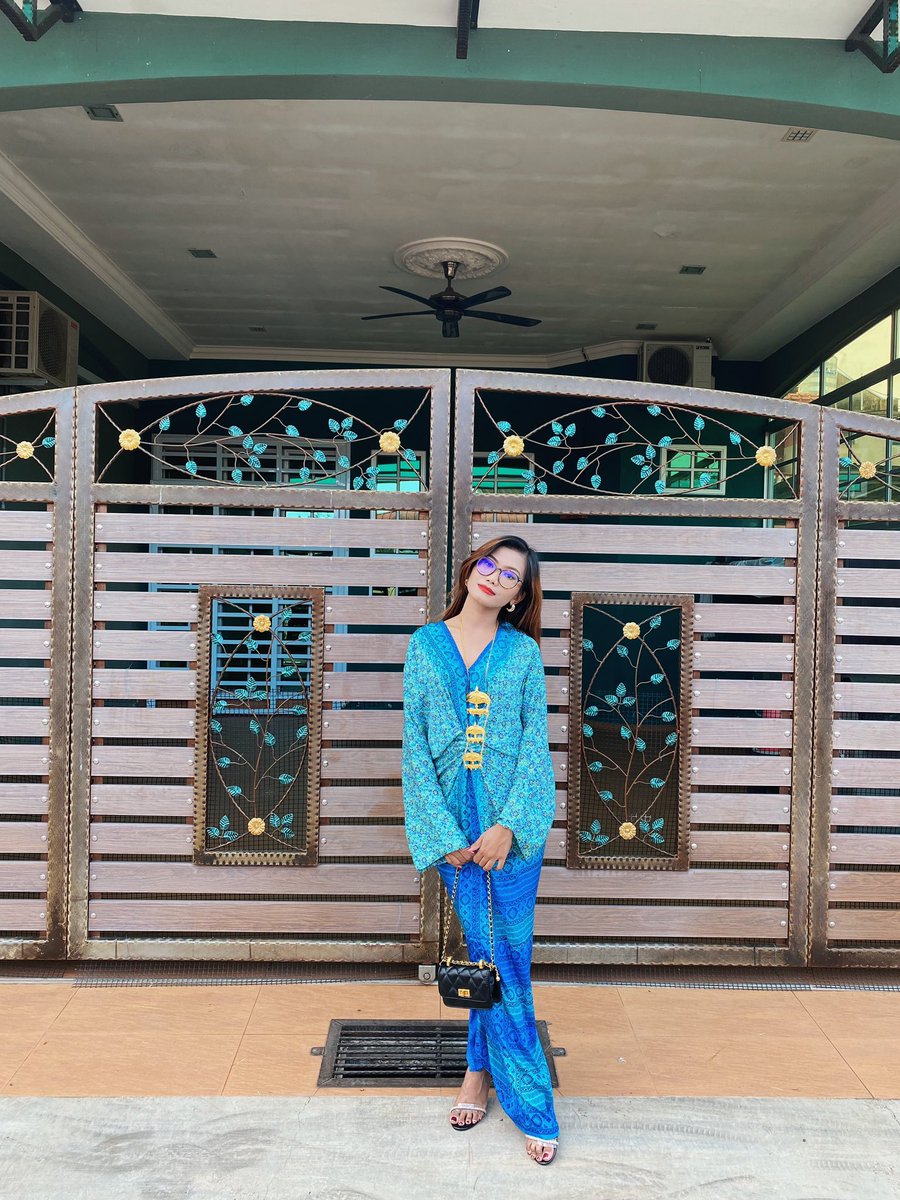 DylaHns's tweet photo. Selamat Hari Raya, Maaf Zahir & Batin semua! #2ndeid https://t.co/aihZbnMdF5