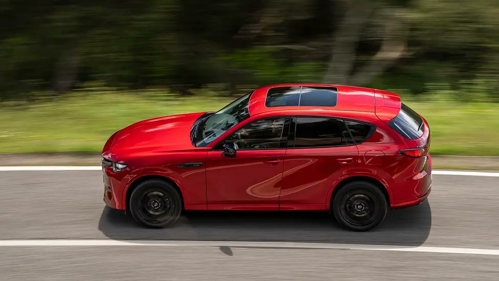 JaMtoka's tweet image. Top Gear Review: Mazda CX-60 — It’s Mazda’s flagship: the largest, most expensive SUV it’ll sell you in Europe and also its first plug-in hybrid. For now...