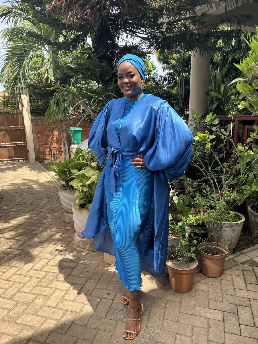 Sa_myra's tweet photo. Eid Mubarak 🌙 what shade of blue is this? 🤪😁💙 https://t.co/nDzDhyFwWB