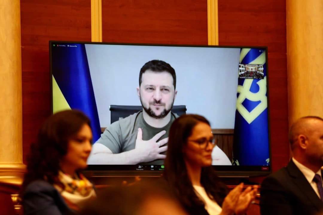 xhacka_olta's tweet photo. “Thank you 🇦🇱!You remind me #MotherTeresa”, 

President @ZelenskyyUa said while  addressing 🇦🇱Parliament via VTC as #Ukraine war rages.Expressed gratitude for support&amp;assistance to 🇺🇦&amp;its people. 

🇦🇱 will continue to stand w/🇺🇦&amp; support its heroic people in this difficult times. https://t.co/G3rWNuNY2a