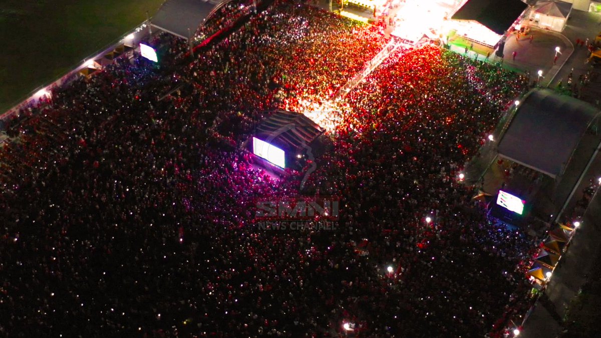DZAR1026's tweet photo. TINGNAN | Guimbal Football Field, Iloilo, binaha ng BBM-Sara supporters sa naganap na miting de avance ng UniTeam. https://t.co/UMoLrWnIhx