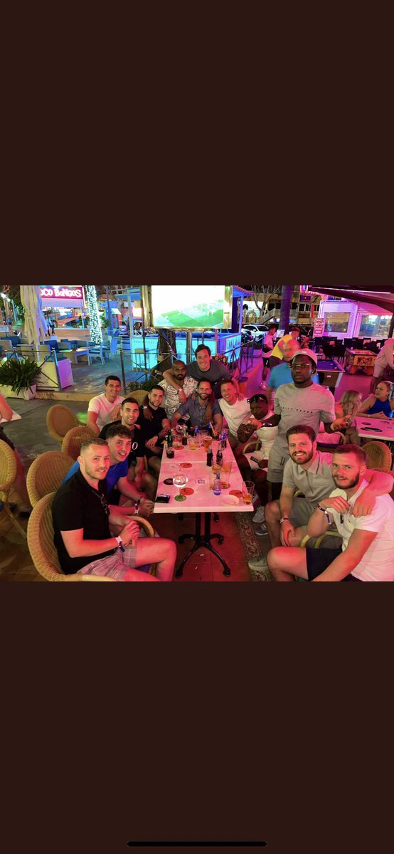 robgirdlestone's tweet photo. Not a bad way to spend the bank holiday weekend https://t.co/uRiWRxFvN3