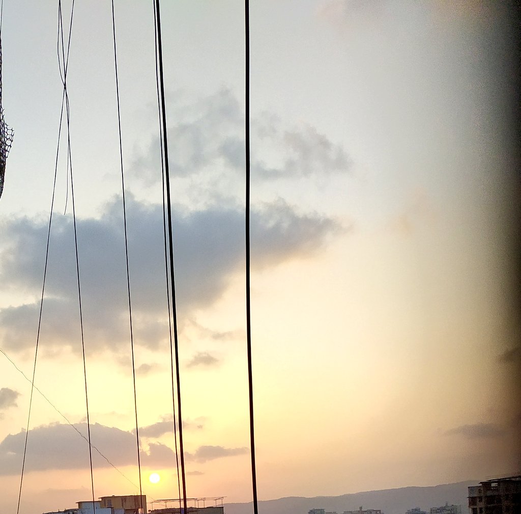 shine279's tweet photo. The Sun, the Moon today
#shine_captures https://t.co/qMUR3MOR52