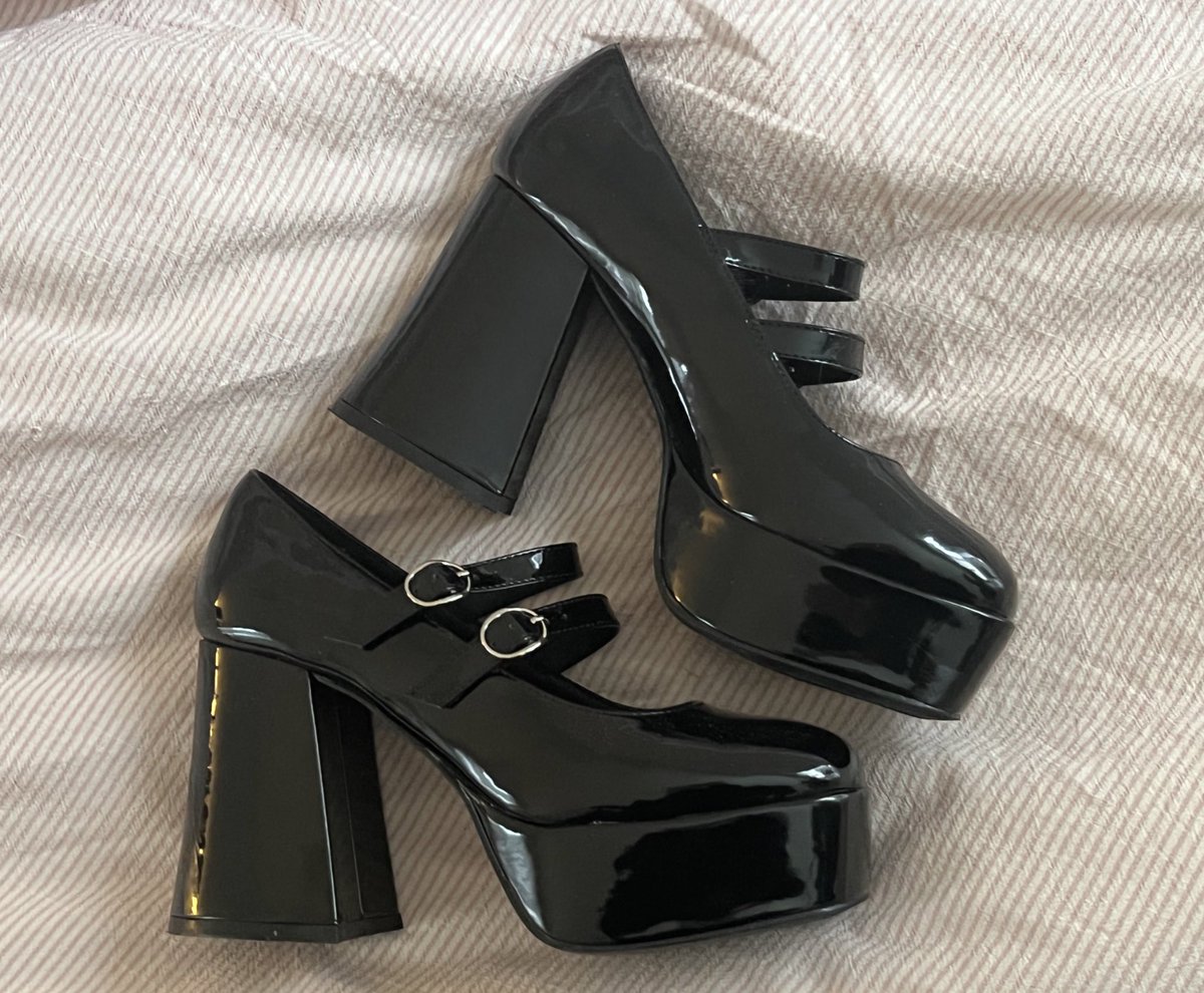 blushpilled's tweet photo. my new heels <3 https://t.co/F3cxPIVbRt
