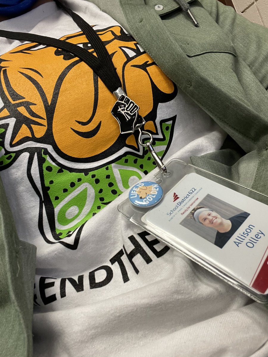 Mental Health Awareness day at school today. Thanks <a href="/umd_bandana/">UMD Green Bandana Project</a> and <a href="/MandyPearson_/">Mandy Pearson</a> for the shirt! 💚