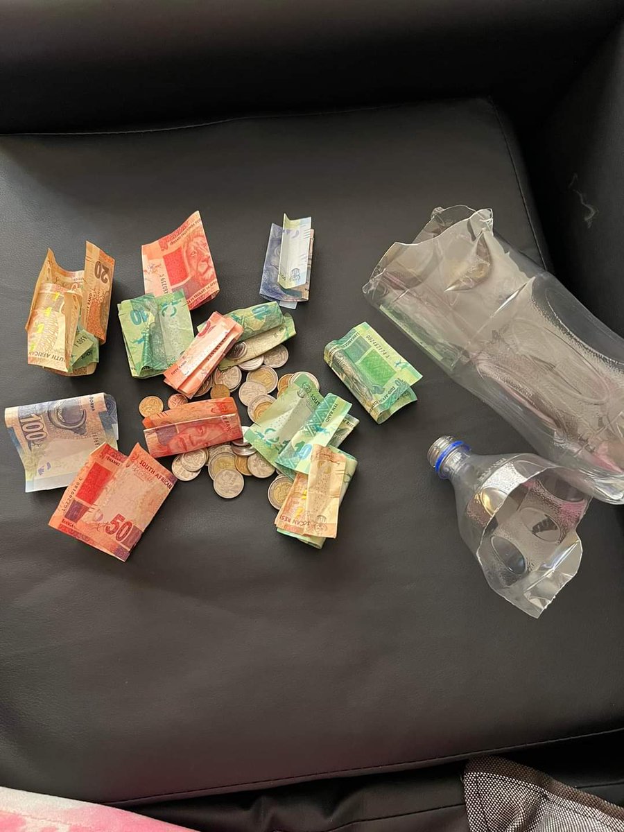 Aketlo bolaya ke tlala ke na le chelete, its not like i was going to be a millionaire.