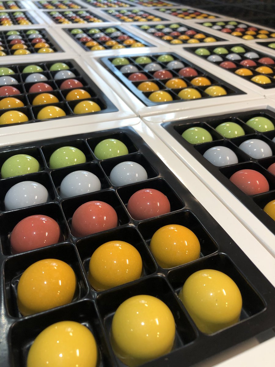 Bespoke Summer Collection for a corporate client. Some of the new flavours include White Chocolate, Iranian Pistachios &amp; Lemon, 🍋Strawberry &amp; Lemon Verbena 🍓and Piment d’Espelette. 🌶
Get in touch at info@flowchocolates.ie for bespoke orders.