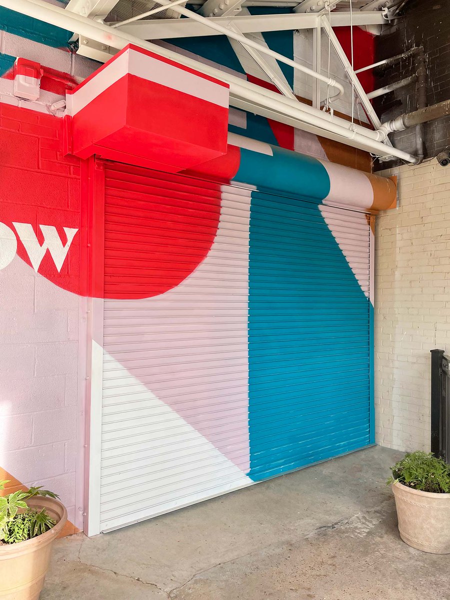 ParadigmMemphis's tweet image. We recently had the pleasure of helping Arrow Creative with the exterior mural design for their building. This project was a fun way to bring their brand to life and get the most out of their graphic elements. It's one of our more colorful projects, for sure!