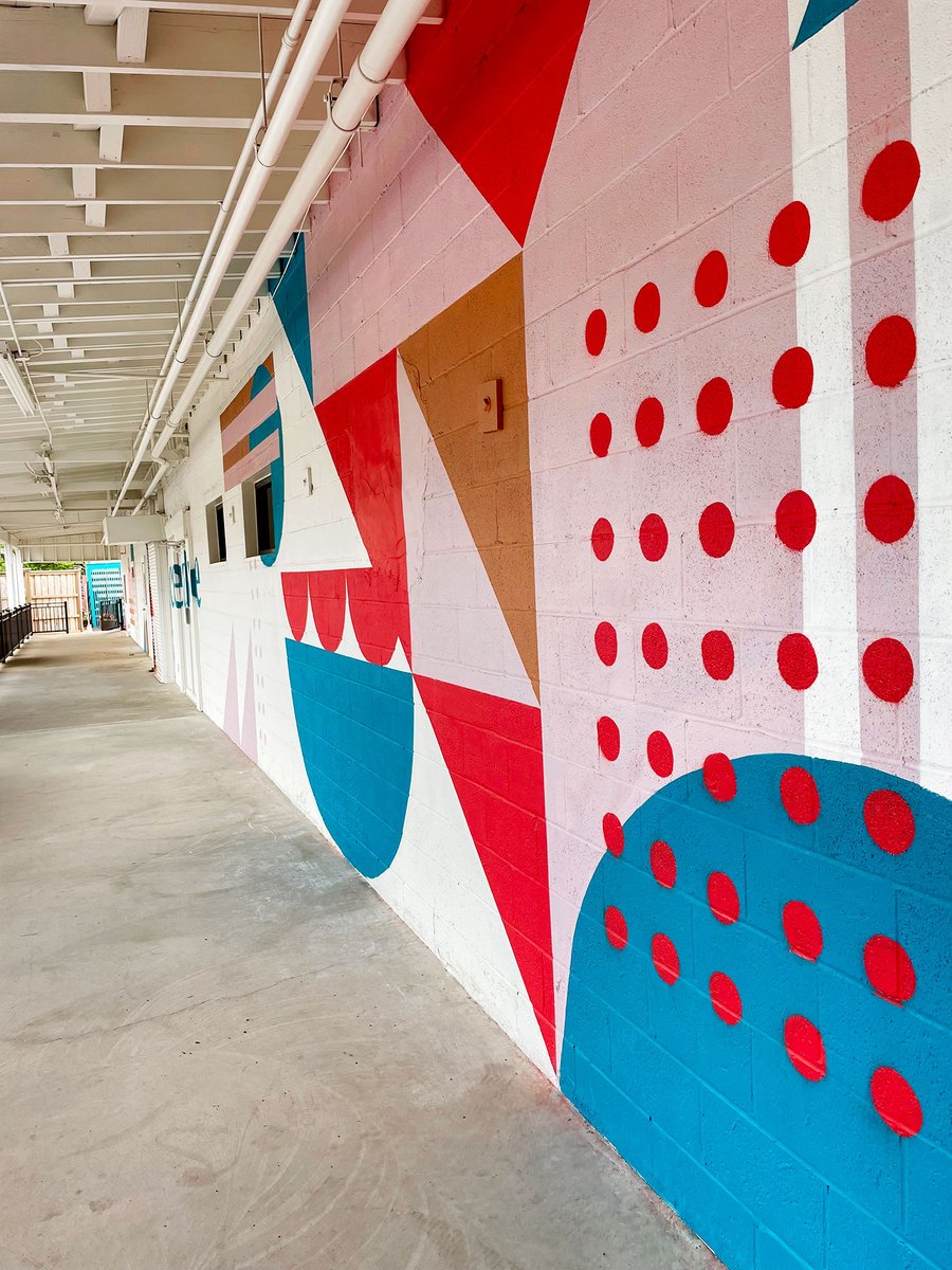 ParadigmMemphis's tweet image. We recently had the pleasure of helping Arrow Creative with the exterior mural design for their building. This project was a fun way to bring their brand to life and get the most out of their graphic elements. It's one of our more colorful projects, for sure!