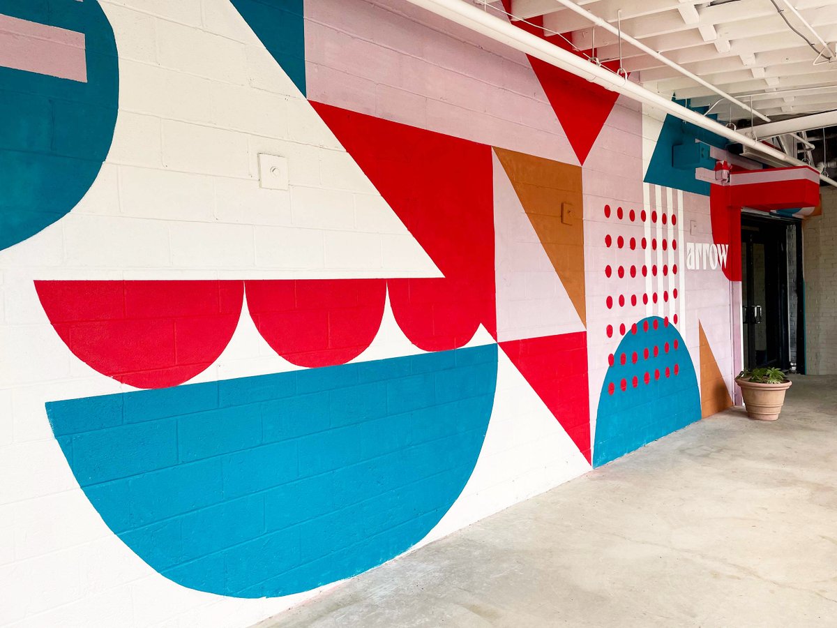 ParadigmMemphis's tweet image. We recently had the pleasure of helping Arrow Creative with the exterior mural design for their building. This project was a fun way to bring their brand to life and get the most out of their graphic elements. It's one of our more colorful projects, for sure!