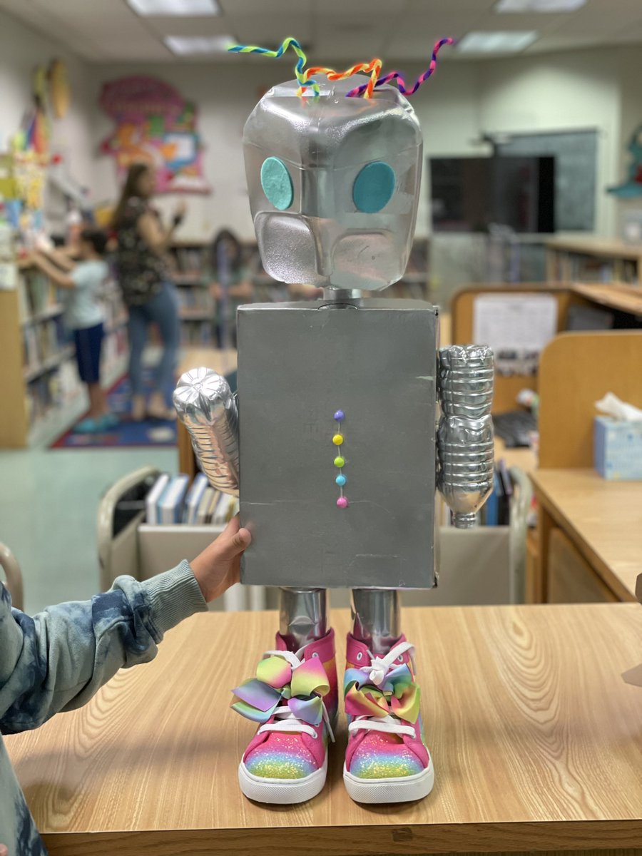 PlantationParkE's tweet photo. Earth Day continues at PPE with our “Junk Bots”! Second grade transformed everyday recyclable items into fantastic ROBOTS! Great job!! #EarthDay #recycle #pperocks #secondgradesupers https://t.co/n1zqatSm8B