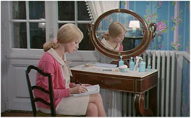 深 澤 シェルブールの雨傘 1964 インテリアやファッションばかりに注目して見ていた私 カトリーヌ ドヌーヴはもちろんアンヌ ヴェルノン エレン ファーナーも美しい ストーリーは平凡で少々退屈したけど 視覚的に美しい映画 台詞がすべて歌になっ 深 澤 シェルブールの雨傘 1964 インテリアやファッションばかりに注目して見ていた私 カトリーヌ ドヌーヴはもちろんアンヌ ヴェルノン エレン ファーナーも美しい ストーリーは平凡で少々退屈したけど 視覚的に美しい映画 台詞がすべて歌になっ