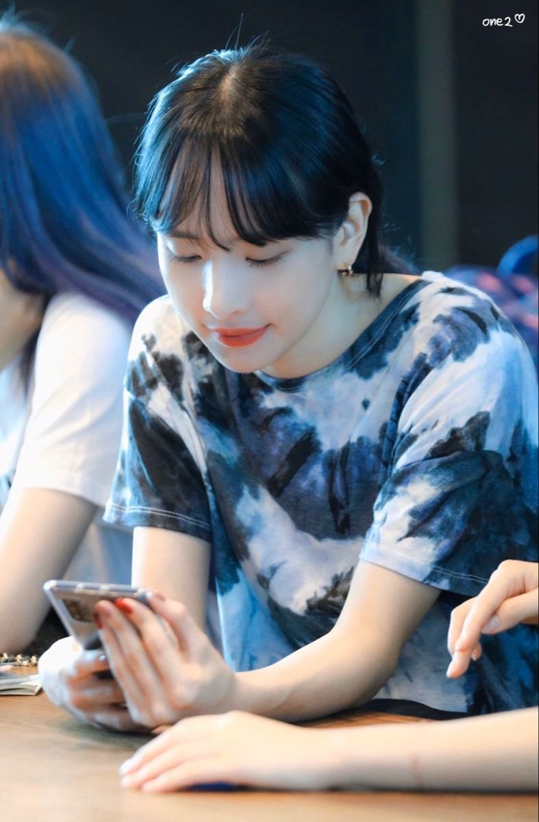 yves and seola talking on kakaotalk