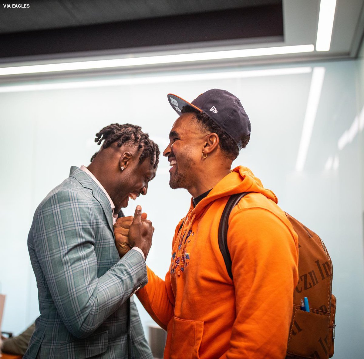 NFL's tweet photo. Welcome to Philly. 🦅 (via @Eagles)

@1kalwaysopen_ | @JalenHurts https://t.co/guT5rFKVDG