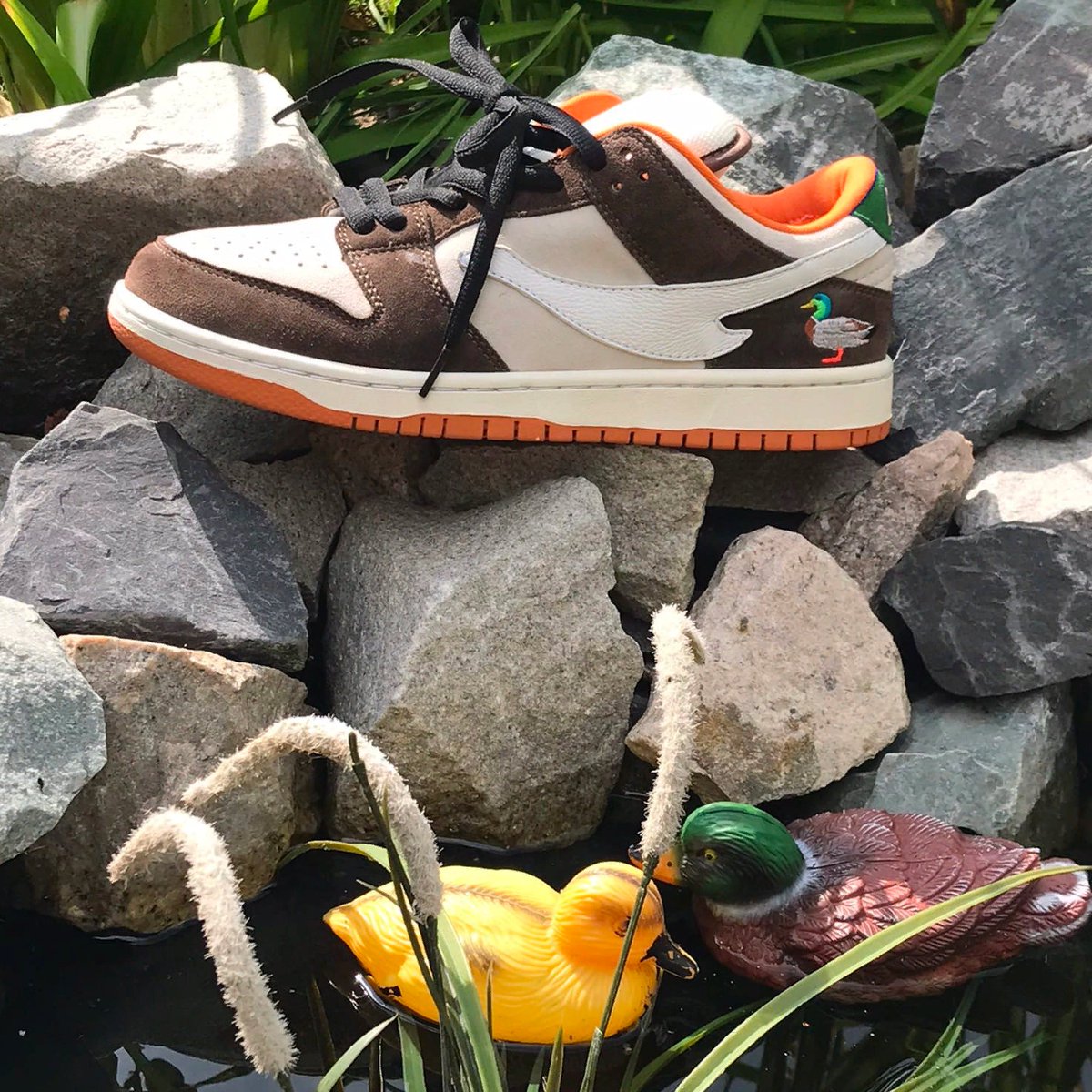 Aperolmami Duck Duck sneakers - natural vibes delivered with each Duck Club NFT on #Solana later this May

Join us today at discord.gg/aperolmami

#nft #NFTdrops #SolanaNFTs #sneakerheads #CryptoKicks