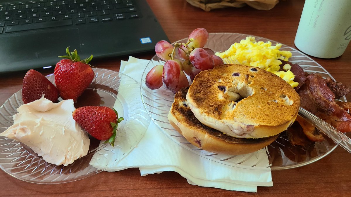 dr_angryfossil's tweet image. My teacher appreciation week is off to a lovely start 😋🥰