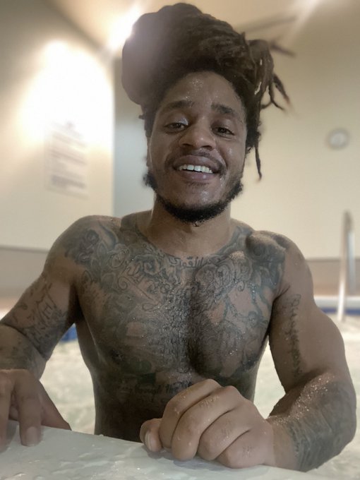 1 pic. Good Morning from the jacuzzi ?‍♂️
RT and say it back!!
https://t.co/F4glSU6bfW https://t.co/