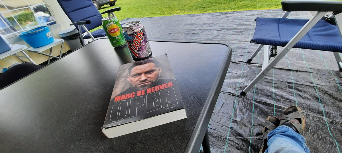 Tijd voor een goed boek! <a href="/MarcDeReuver/">Marc de Reuver</a> #KEMCOSportsPR #KEMCOManagement #Beeldcommentaar #Motocross #Inschrijvingen #Wijhelpengraag #DaaromKEMCO #PoweredbyKEMCO