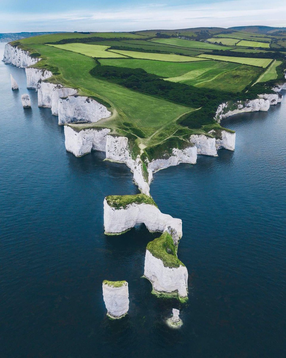 BintingM's tweet photo. The Old Harry Rocks of Dorset, England🏴󠁧󠁢󠁥󠁮󠁧󠁿
#NaturePhotography #nature https://t.co/zolGXEppLP