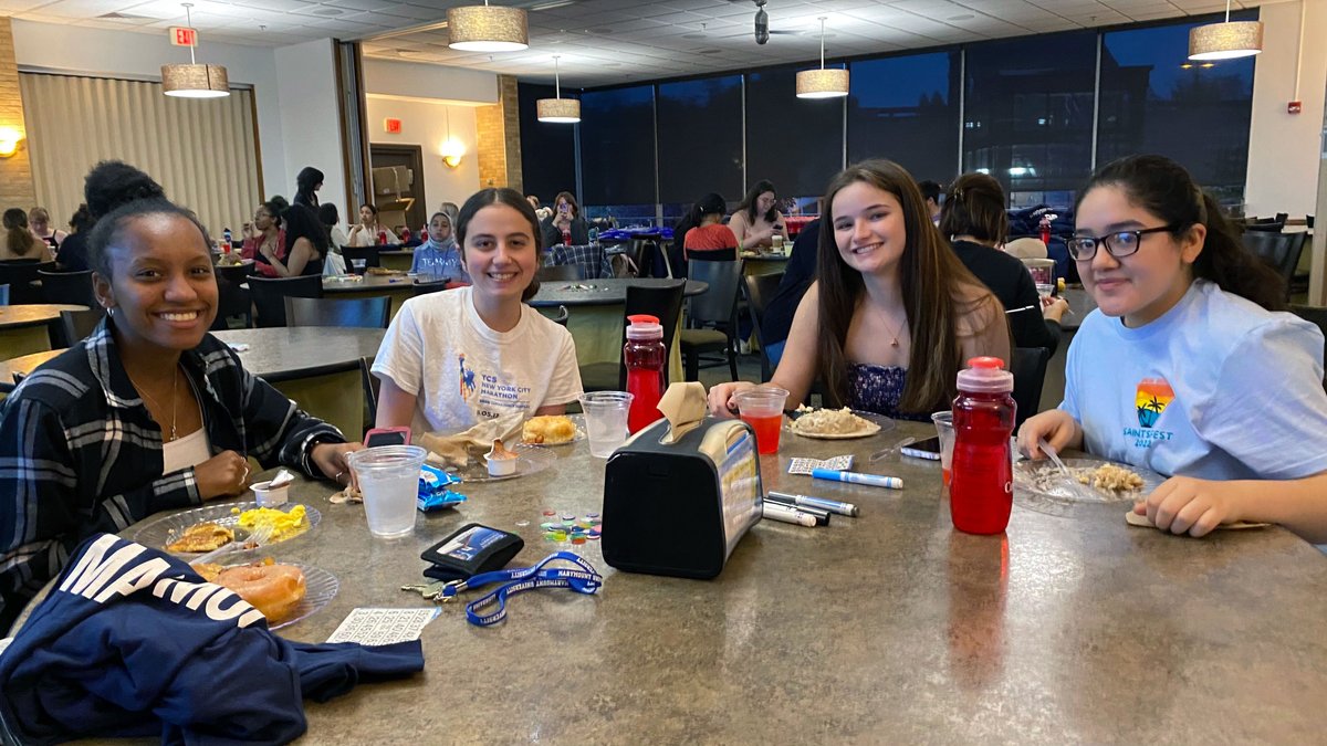 All smiles at Monday's Late Night Breakfast! 🥞🥓🍳

This tradition allows our #MUSaints⚜️ to take a break from preparing for finals while bringing the whole Marymount community together. Special thanks to all our faculty and staff volunteers!