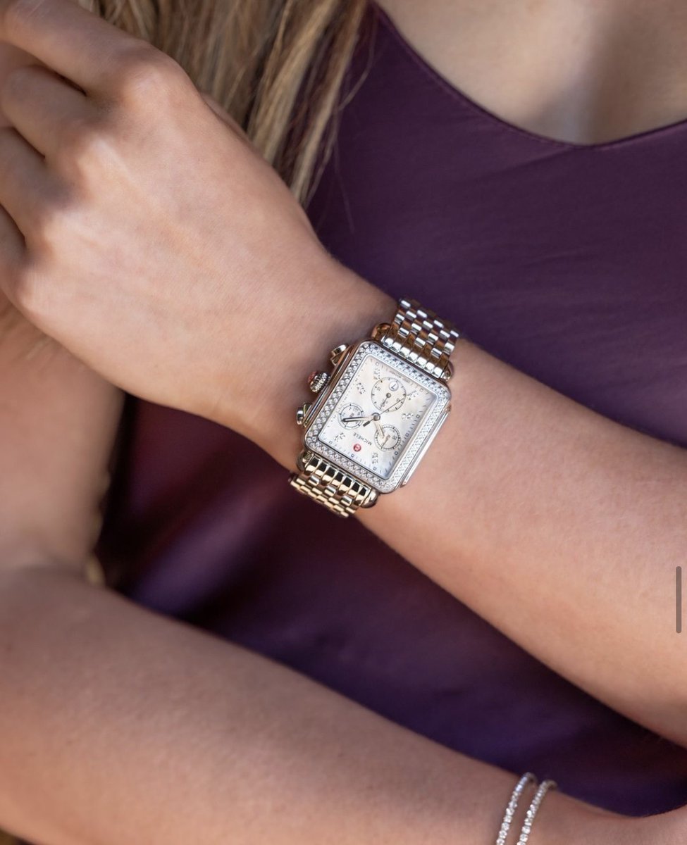 Treat mom for Mother’s Day to a piece that is as timeless and classic as she is. 😍