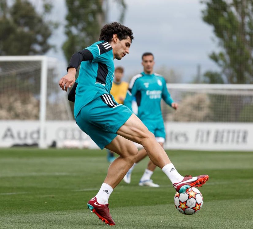 JesusVallejo's tweet photo. Modo Champions! Vamos equipo!💪⚽️ https://t.co/aieXw4HXRk