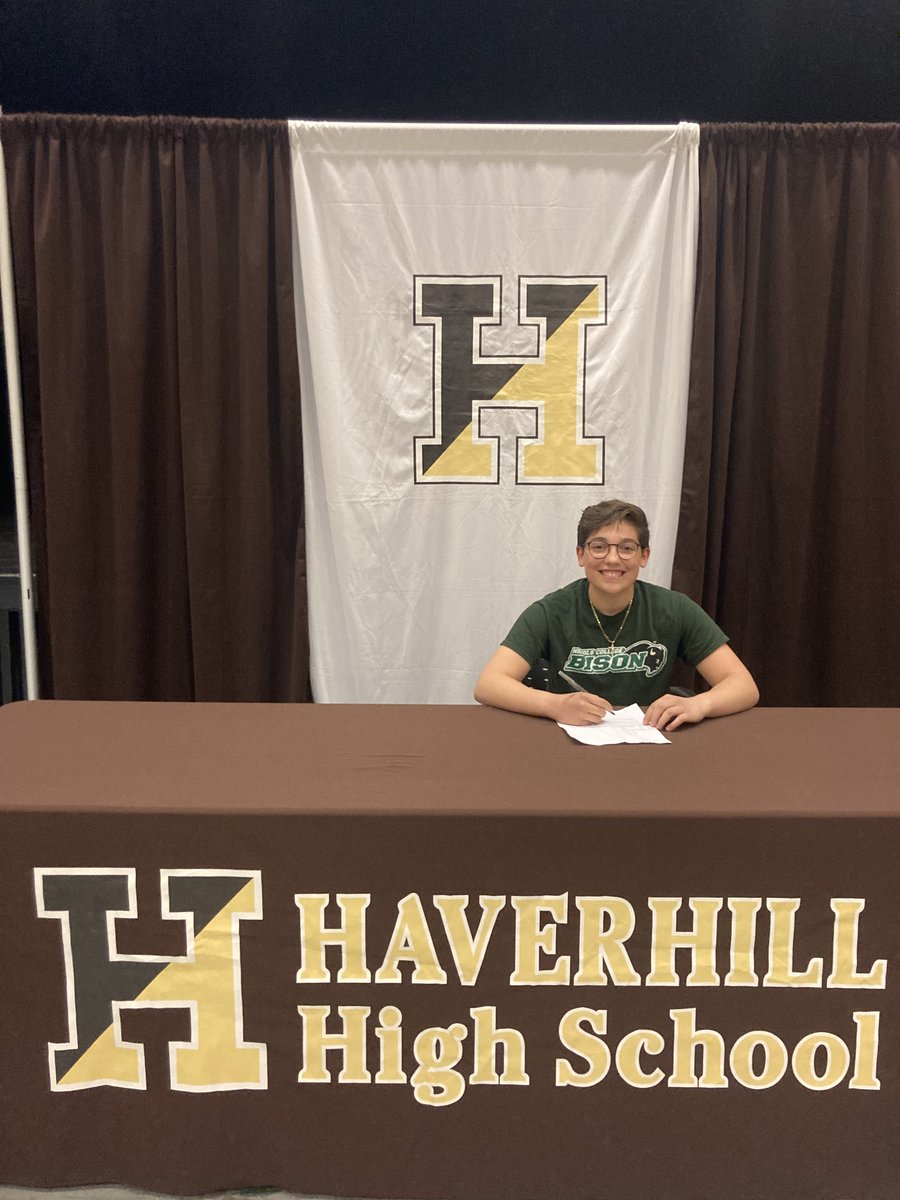GoHillies's tweet photo. Kya Burdier will play both volleyball and basketball at Nichols College next year. Congratulations Kya! https://t.co/dIiQGk7cIi