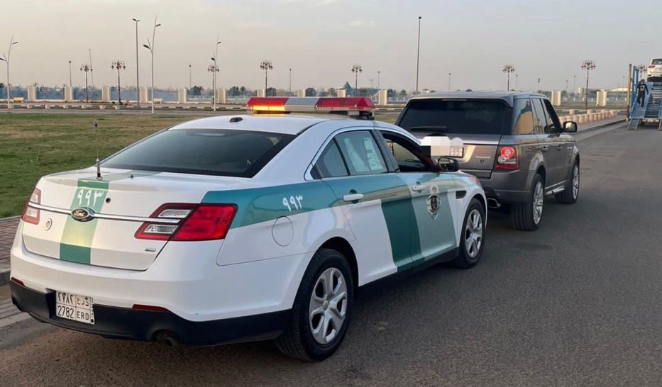 aeen_tabuk's tweet photo. 🛑 مرور منطقة #تبوك يضبط شخصًا ظهر في مقاطع فيديو يقود مركبته بتهورٍ وسرعة عالية على طريق مشاة معرضًا حياة الآخرين للخطر، وتم إيقافه واتخاذ الإجراءات النظامية بحقه، وإحالته إلى جهة الاختصاص
———————————
#تبوك #ضباء #الوجه #أملج #حقل #تيماء https://t.co/X35UnUApke