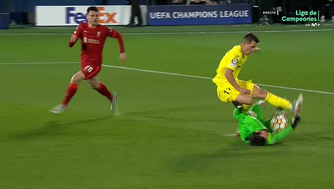 marca's tweet photo. #LaPolemica "Hay penalti de Alisson a Lo Celso": para @pavelfernandez_, analista arbitral de @RadioMARCA, no hay duda #UCL https://t.co/V2fLijbM0m https://t.co/1Rlm7vcY4d