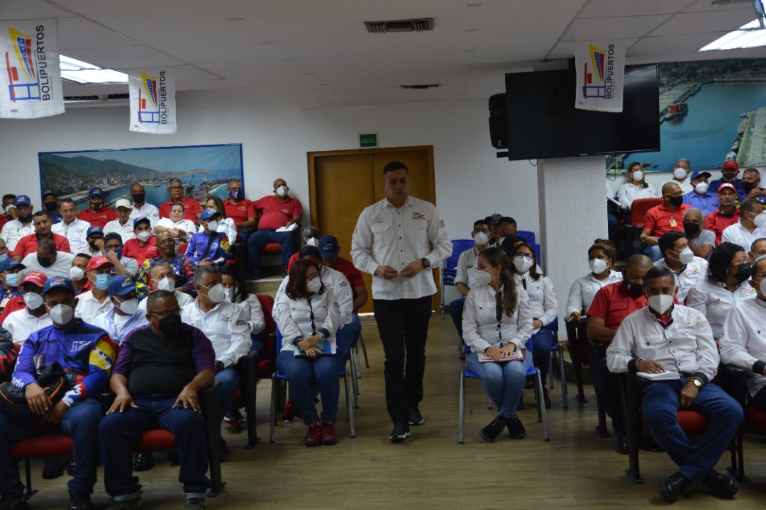 ¡Buenas Noticias! 📢 El Puerto Internacional de La Guaira recibe al Tcnel. Danny Parada Yelamo, quien asume la Gerencia General de esta importante Terminal Marítima para impulsar la #GestiónPortuariaEficiente del G/D. <a href="/IrwinAscanio/">Irwin Ascanio</a> #03Mayo