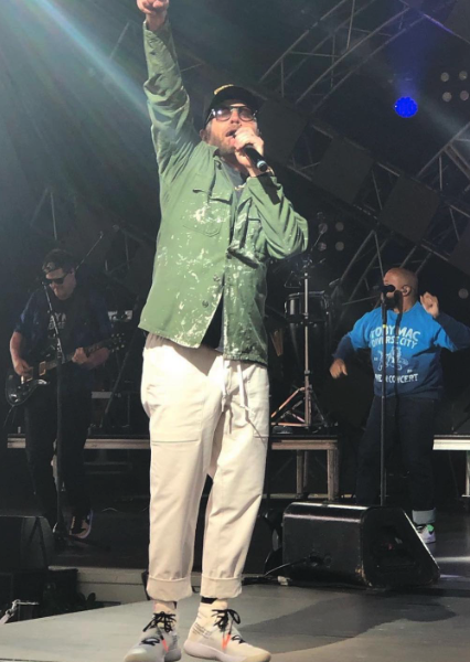 tobymac's tweet photo. Thanks so much for having us @epcot_center Garden Rocks Concert Series….it’s AlWAYS a great time at Disney. 6 sets in 2 days…..phew 😅, but me and DiverseCity band loved every minute of it!!!
+LeoJudah
#grateful https://t.co/pMGIn3p8Q5