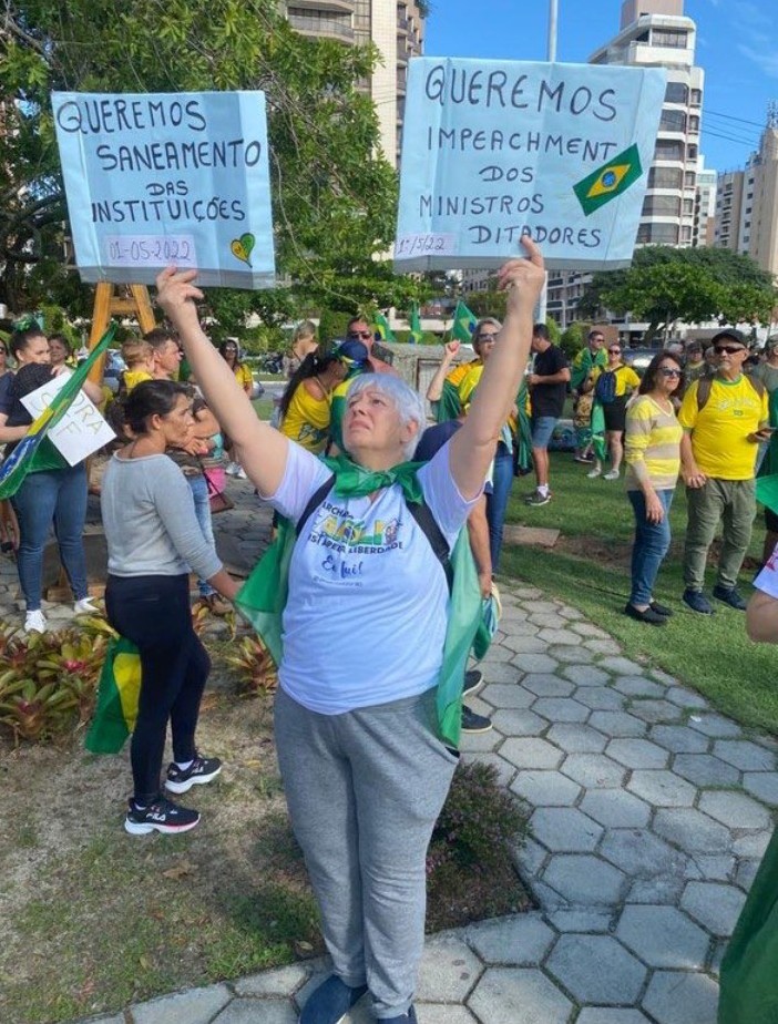 FatimaCRegina's tweet photo. @DaConservadora Olha, senhora estressada...👇👇 https://t.co/tbP7qdTYUR