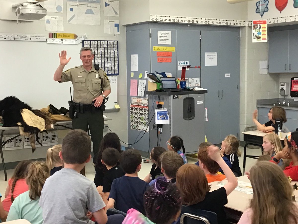 MrsBealer_Class's tweet photo. Thanks Game Warden Johnson for teaching us about PA wildlife ⁦@ojrsdnc⁩ #mrsbealersclass #truenorth https://t.co/U9CL4afwyF