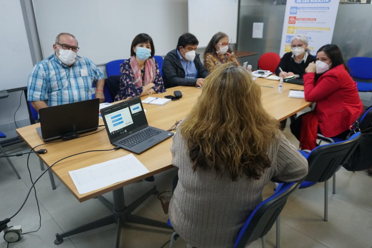 ACHMChile's tweet photo. 🔵 La Comisión de Salud @AChMChile, que preside el Alcalde @FelipeDelpin, se reunio con la Directora de atención primaria de salud, #Divap, Dra Soledad Martínez, para coordinar trabajos con la mesa nacional de #APS junto a las encargadas de
#Peñalolén, #LoPrado ,#ElBosque. https://t.co/7n8tLqPEUd