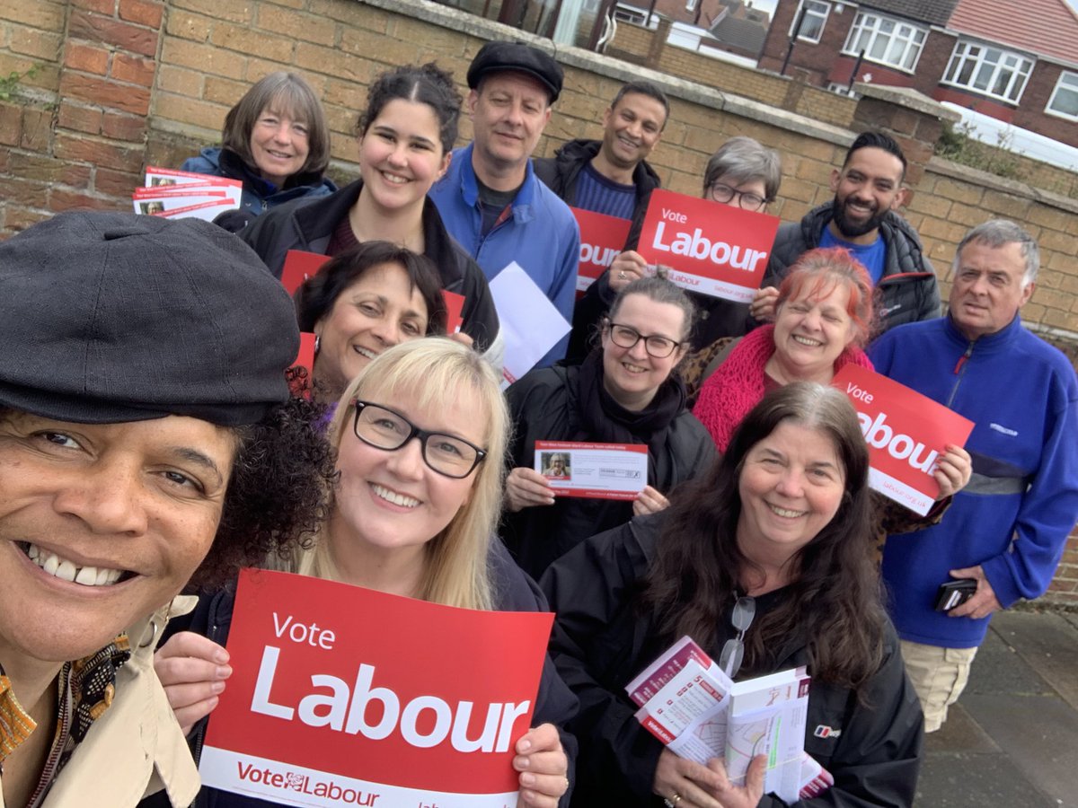 NewcastleCenCLP's tweet photo. Huge team in West Fenham today making sure residents get out and vote this Thursday! 🌹🌹 https://t.co/1emZEykjwZ