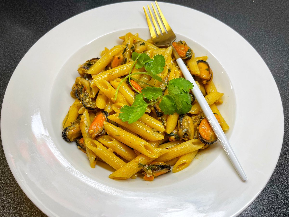 GabsDiva's tweet photo. β¦ #Dinner: Mussels In a Creamy Garlic & Coriander Sauce. With Penne Pasta. π€πΌπ₯°π₯ β¦ #WhenJoanCooks #MmaboThings #BecauseTheWeatherAllows #15MinuteMeal β¦ https://t.co/2cj4x9c0aB