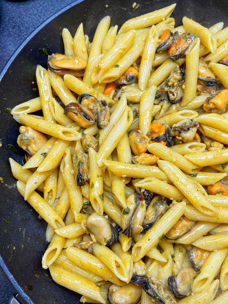 GabsDiva's tweet photo. β¦ #Dinner: Mussels In a Creamy Garlic & Coriander Sauce. With Penne Pasta. π€πΌπ₯°π₯ β¦ #WhenJoanCooks #MmaboThings #BecauseTheWeatherAllows #15MinuteMeal β¦ https://t.co/2cj4x9c0aB