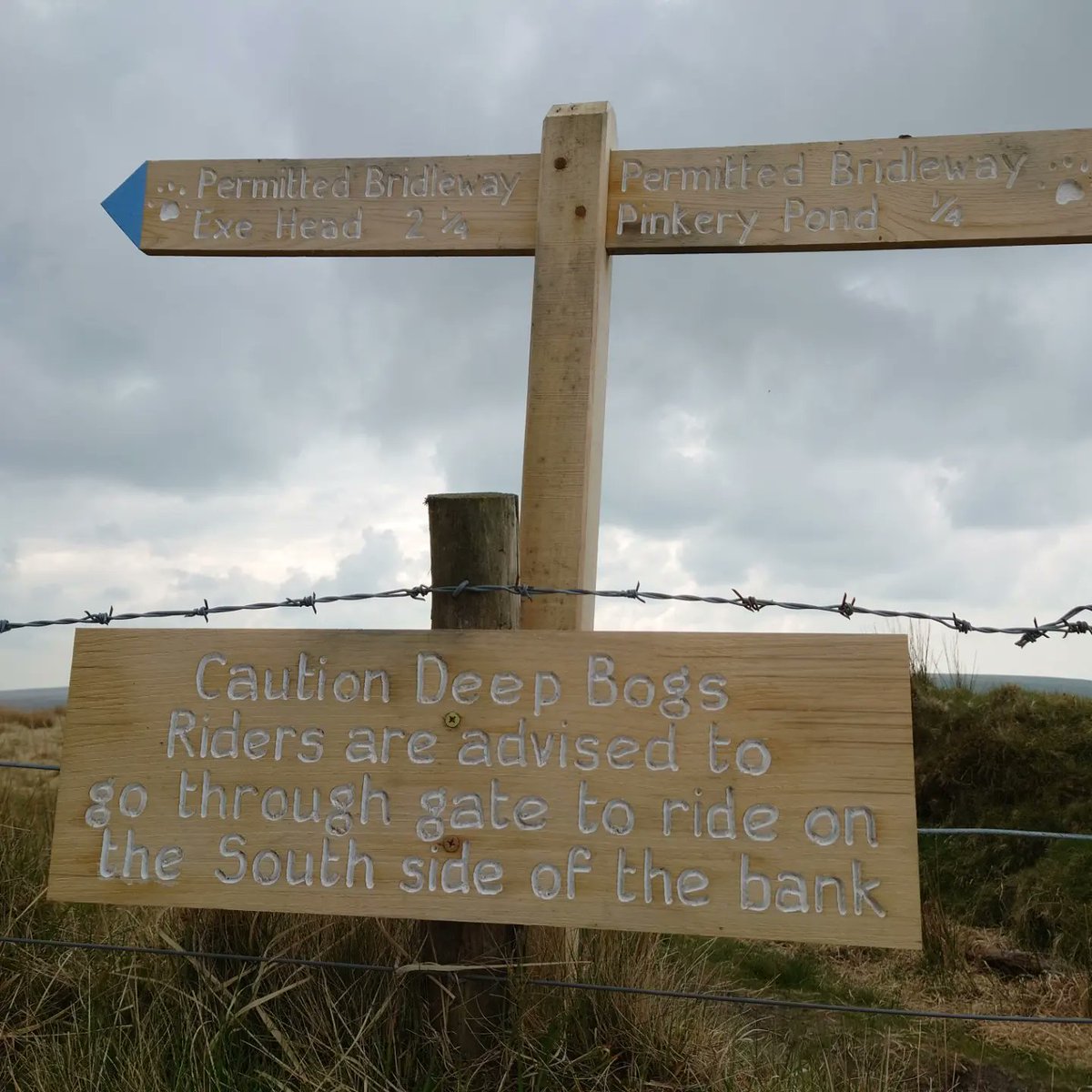 Atactioncroyde's tweet photo. New signage up on the moor, #deepbog #lostrider @ExmoorNPCs @Exmoor4all https://t.co/0njQmoT09n