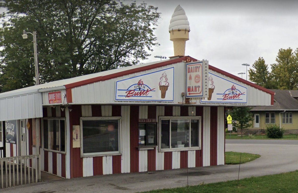 doyouknowiowa's tweet photo. Small-town Iowa knows how to ice cream. https://t.co/A4HLQ8Ya3U