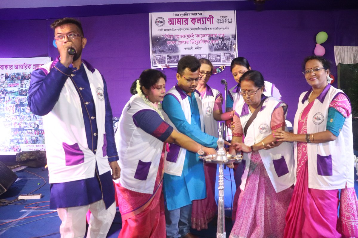 aamarkalyani's tweet photo. সন্ধ্যেবেলা,আমাদের এই প্রিয় গ্রুপের জন্মদিন সেন্ট্রাল পার্কের ভাষা উদ্যানের মাঠে হৈ হৈ করে পালন করলাম আমরা। অনুষ্ঠানের কিছু মুহূর্ত তুলে ধরা হলো। https://t.co/aaXRZEG3FZ