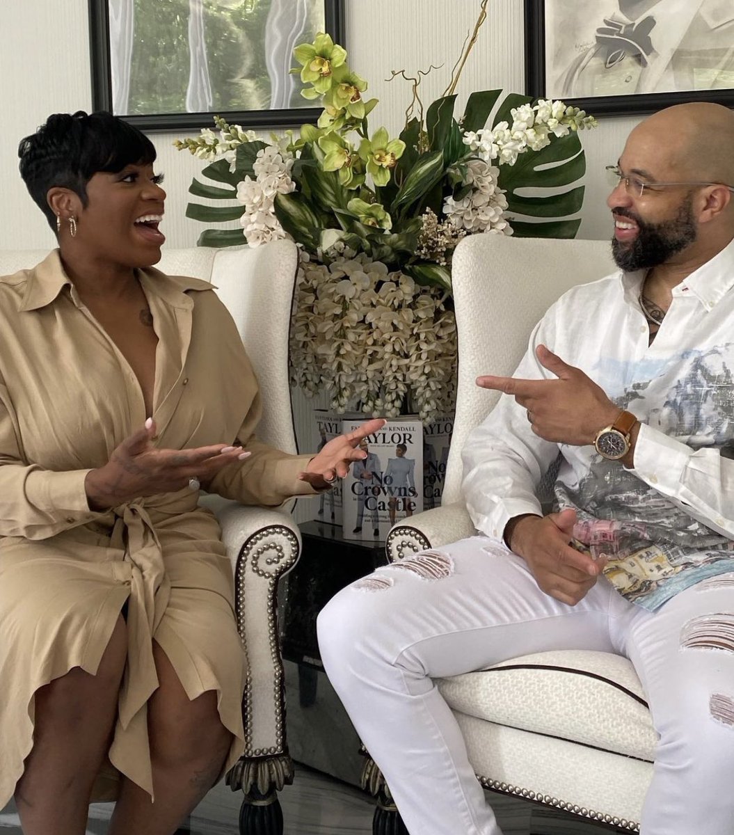 adorechristian's tweet photo. crazy how life works. 6 months ago I dm’ed Fantasia… 6 months later I’m doing her makeup for press!!!!! #BeyondBronzed✨ https://t.co/cmT2yMVkYZ