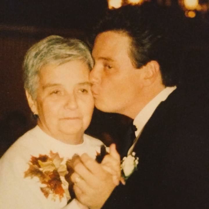 pjaycody1's tweet photo. My brother's birthday is today, he committed suicide. He's the one in the 2nd pic holding me when we were little, then with my mom in the 1st pic. Please, if you ever think of suicide please please DON'T!!!! https://t.co/il7CIHnRdB
