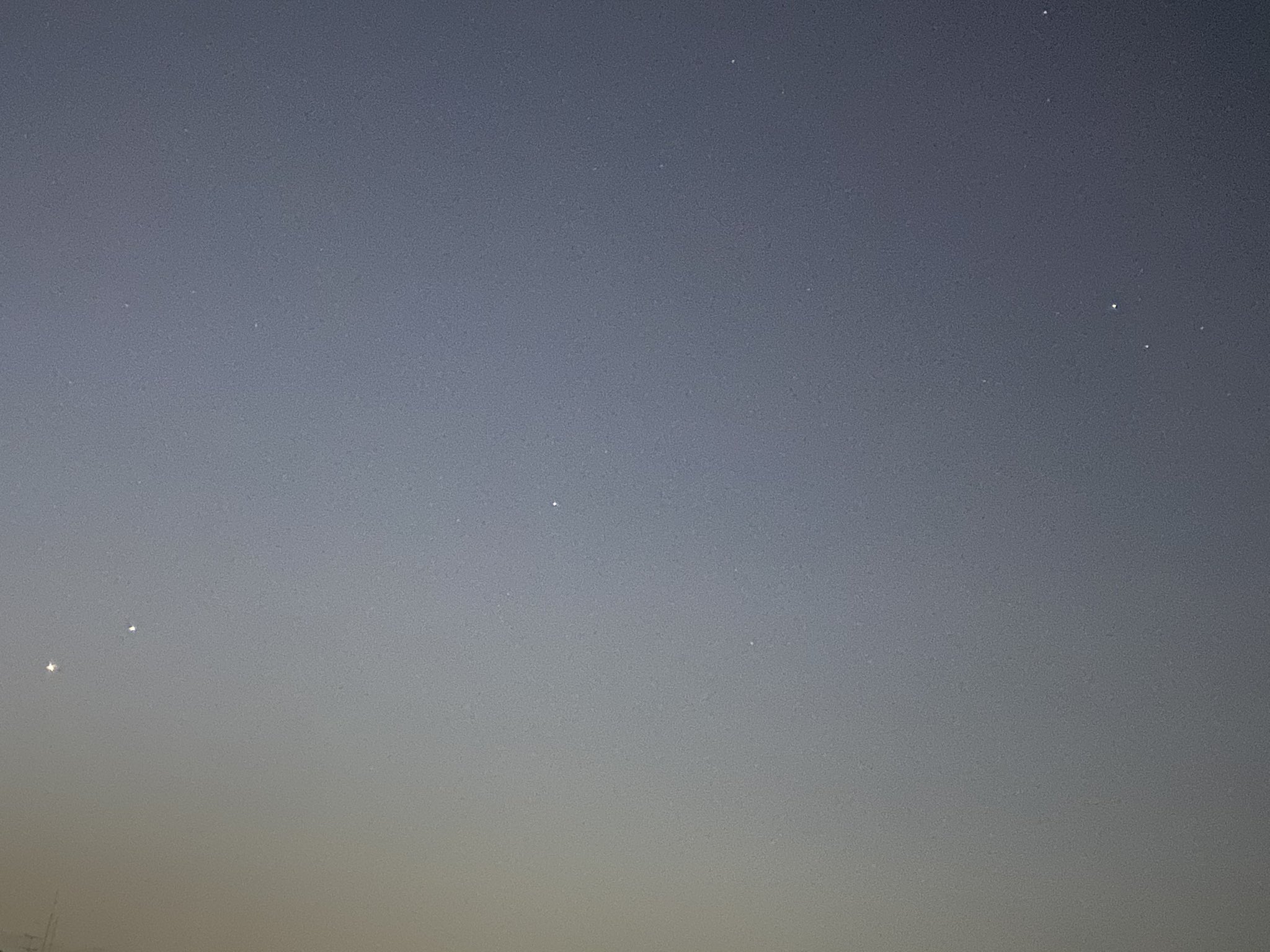 تويتر 村田雄介 على تويتر 今日も惑星直列 金星木星火星土星 中央の火星の左側に海王星がうっっすら見えた T Co 1cb8fh9b2x