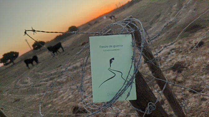 EstherGarboni's tweet photo. "La guerra es siempre de otros." PASOS DE GUERRA, Ediciones Pangea, octubre 2021. https://t.co/kWlJJwBSIj