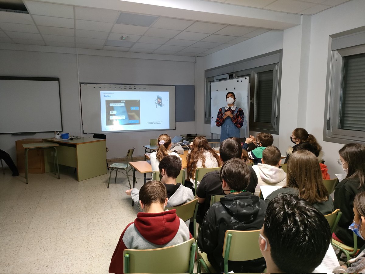 ceipsanmarcos's tweet photo. Charla #aulacibersegura para o alumnado de 6° de primaria #cibergal #ciberseguridadenocole #bibliomarquiños @fundacionTef #ticsanmarcos https://t.co/72VJOWpTCV