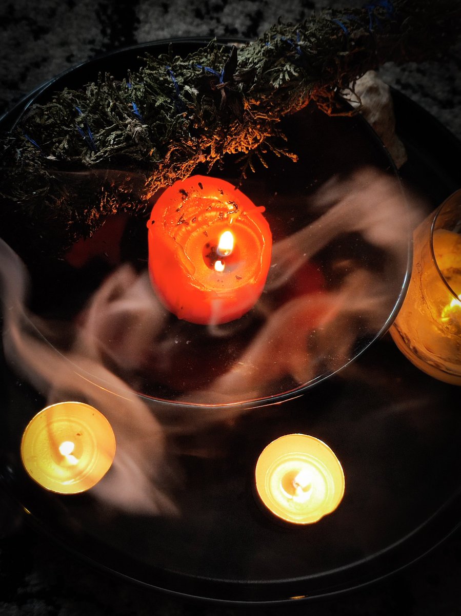 simonazorochka's tweet photo. We're just visitors here
Smth more than biological machines, aren't we? 
My evening meditation 🔥 https://t.co/MWzPKOSOja