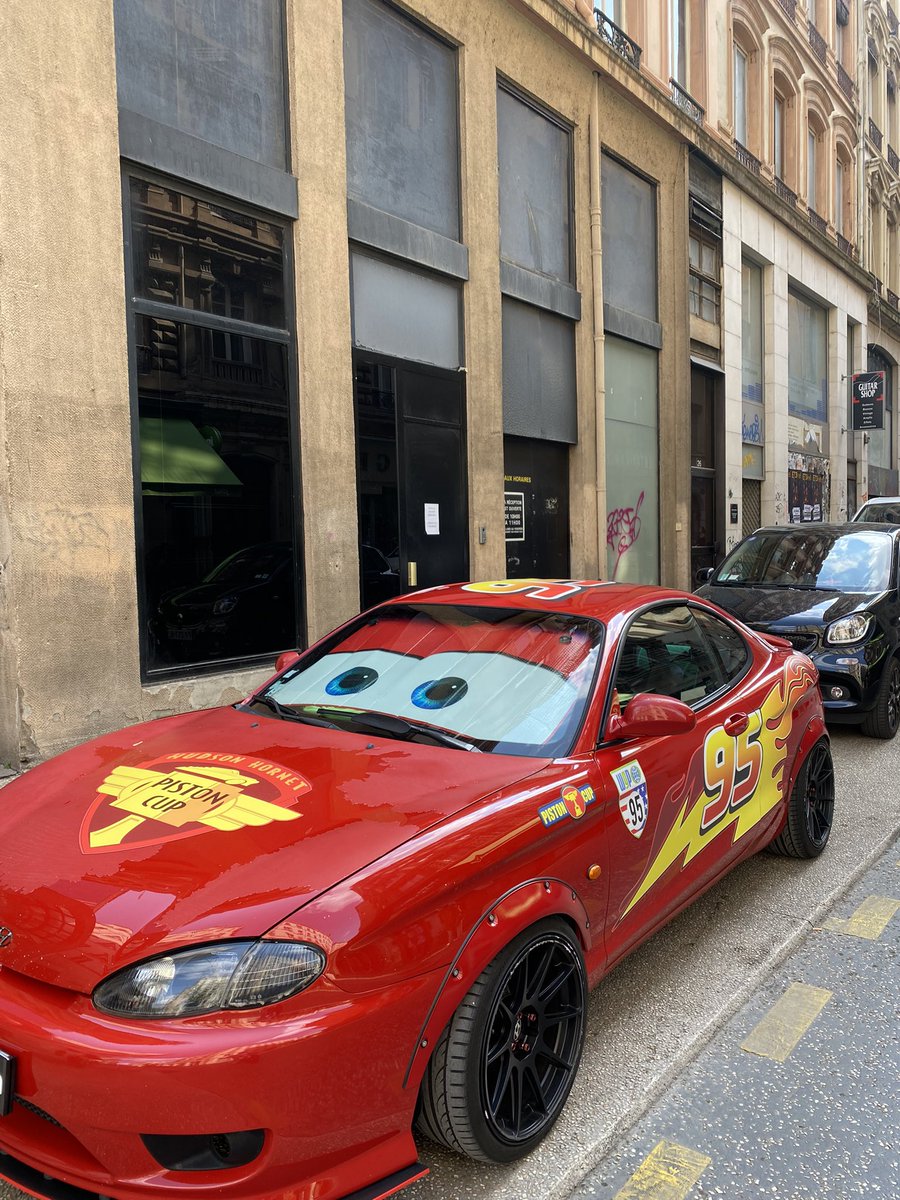 Sofixne__'s tweet image. j’ai peut être croiser LA meilleure voiture de tout les temps